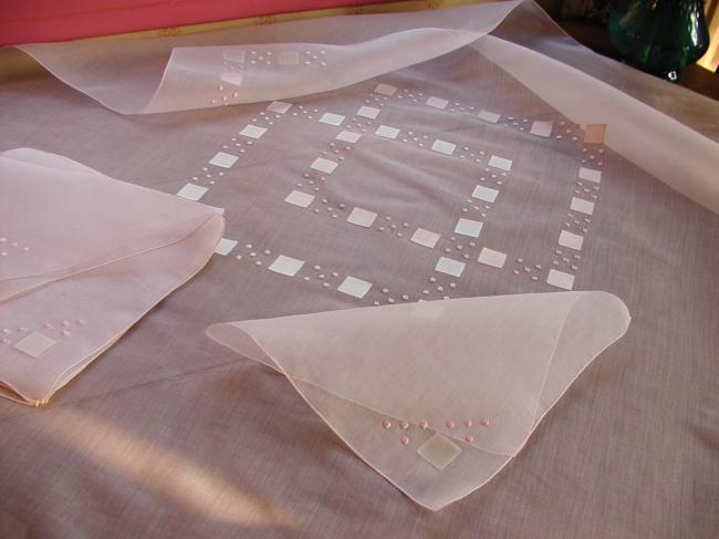 Wonderful tea service with its 6 serviettes in pink organdi with applied silk.