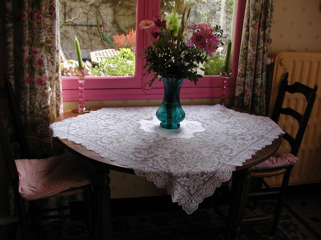 Absolutely breathtaking tablecloth with filet lace and Richelieu embroidery