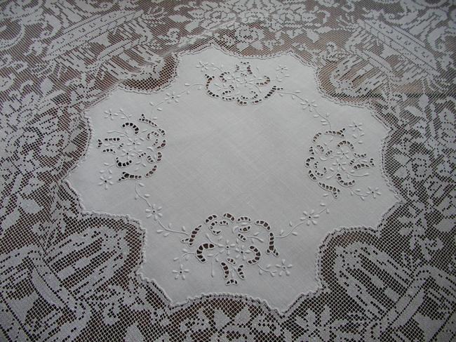 Absolutely breathtaking tablecloth with filet lace and Richelieu embroidery