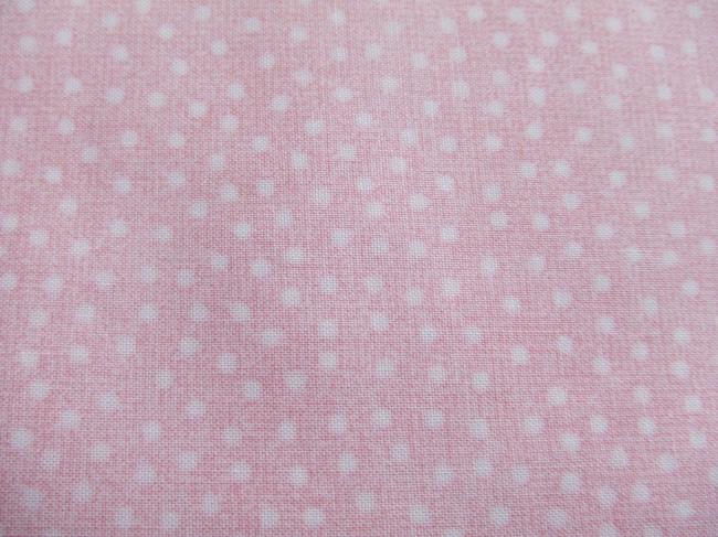 Coupon de coton à fond rose avec impression de petits pois blancs