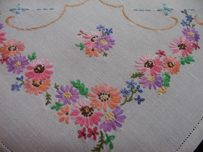 Really pretty tablecloth with lots of embroidered flowers