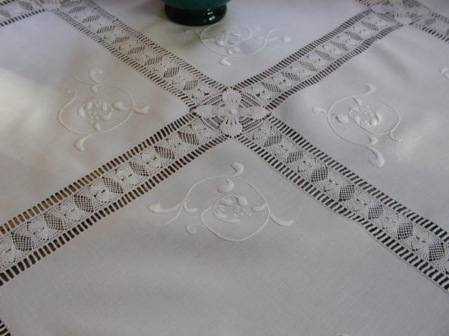 Spectacular tablecloth with Tenerife and drawn thread works, white embroidery