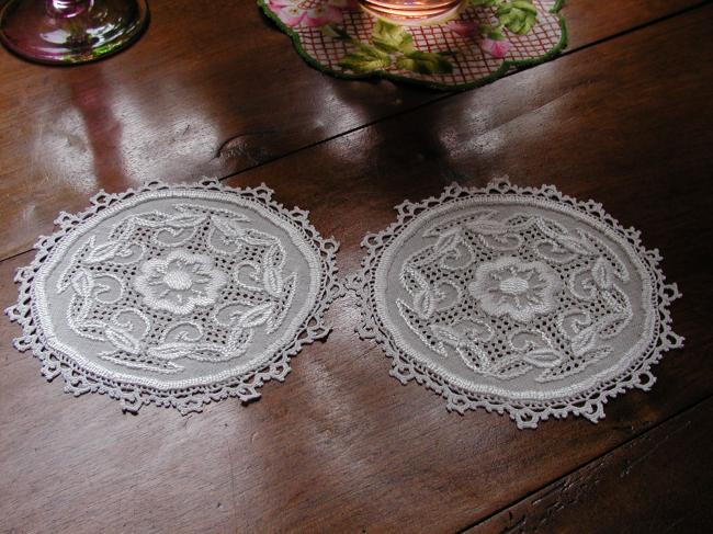 Superb pair of doilies with white silk and drawn works