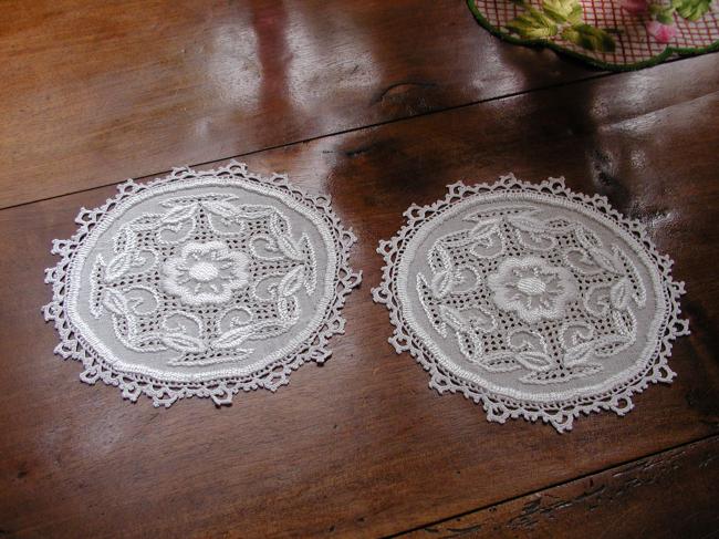 Superb pair of doilies with white silk and drawn works