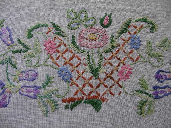 Gorgeous tablecloth with colourful embroidered flowers