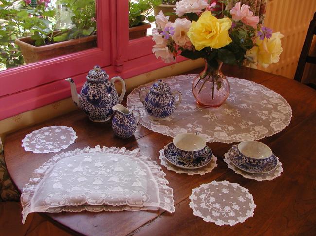 Exceptionnal tea service mats with tea-cosy in needle run net lace