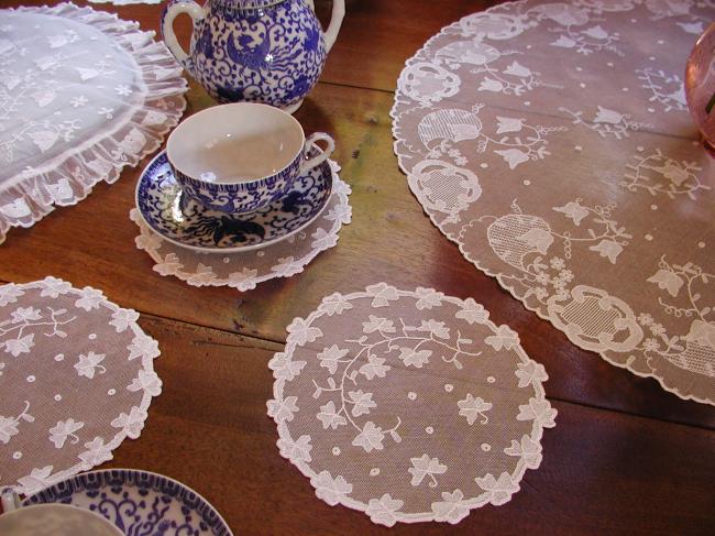 Exceptionnal tea service mats with tea-cosy in needle run net lace