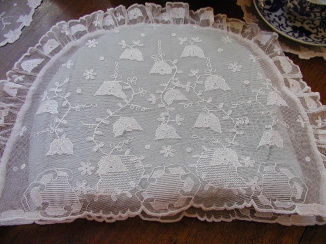 Exceptionnal tea service mats with tea-cosy in needle run net lace