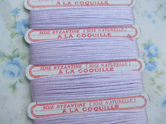 Superbe carte ancienne de soie Byzantine de couleur mauve, A la Coquille