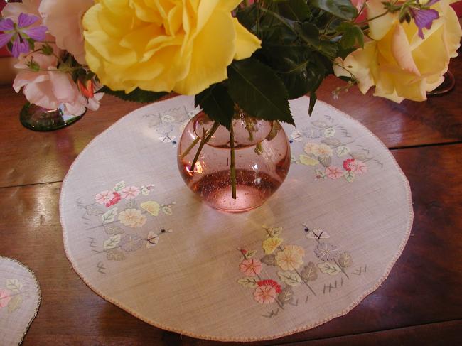 Adorable ensemble de console en Pinã rebrodé d'appliqués de fleurs