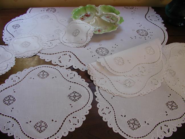 Superb luncheon service in Richelieu embroidery and inserts of filet lace 1910