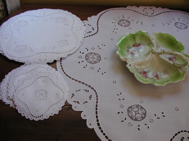 Superb luncheon service in Richelieu embroidery and inserts of filet lace 1910