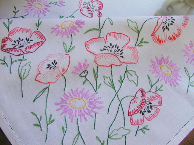 Superb tablecloth with hand-embroidered red poppies 1940-50