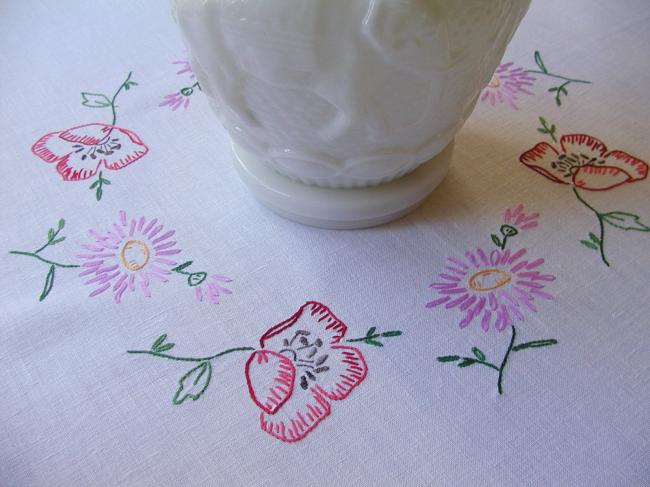 Superb tablecloth with hand-embroidered red poppies 1940-50