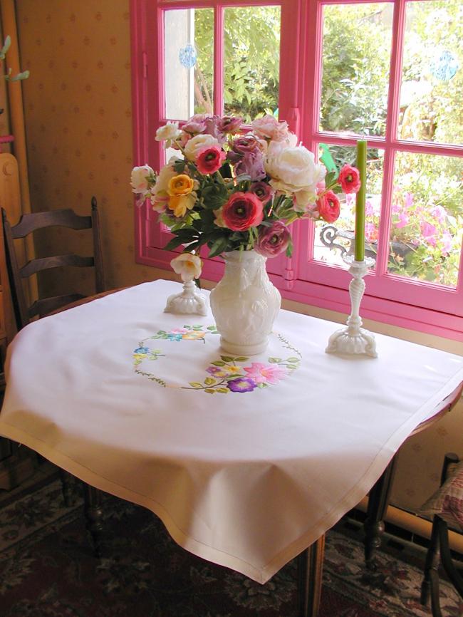 Spectacular tablecloth with hand-embroidered clematite 1940-50