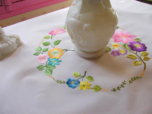 Spectacular tablecloth with hand-embroidered clematite 1940-50