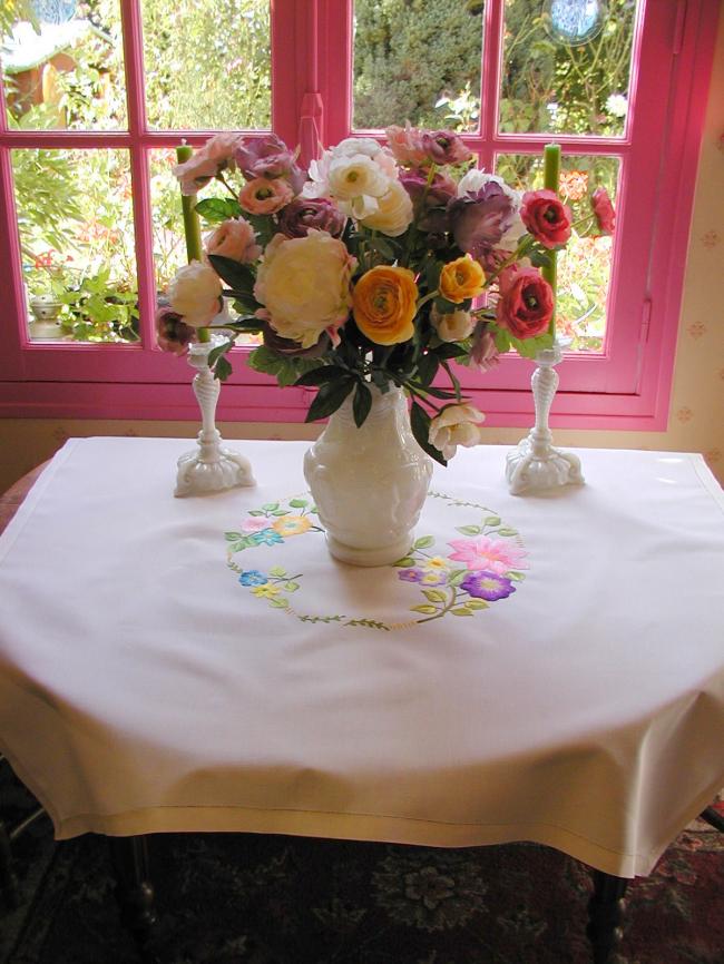 Spectacular tablecloth with hand-embroidered clematite 1940-50