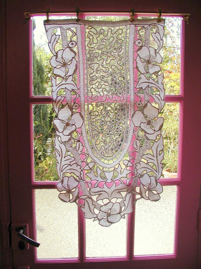 Wonderful pair of curtains in tape lace with Richelieu bridges 1900