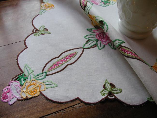 Lovely tablecloth with hand-embroidered red roses in Richelieu works 1930