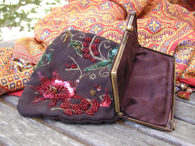 So lovely vintage purse in black silk with glass beads and sequins