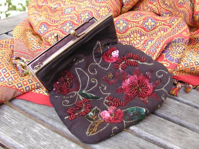 So lovely vintage purse in black silk with glass beads and sequins