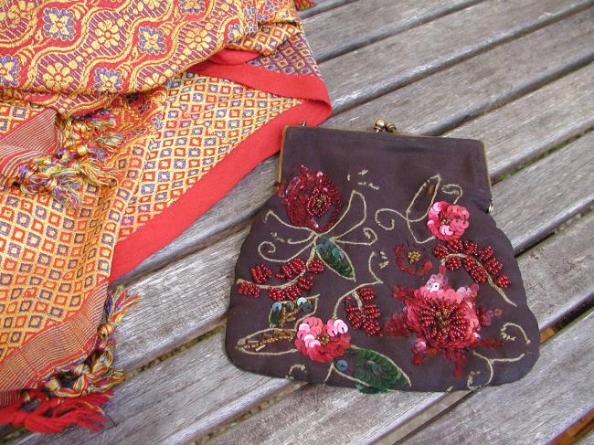 So lovely vintage purse in black silk with glass beads and sequins