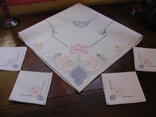 So sweet tea tablecloth with its 4 napkins, lovely handmade embroidery