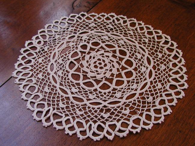 Charming round doily in irish guipure lace