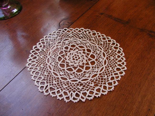 Charming round doily in irish guipure lace