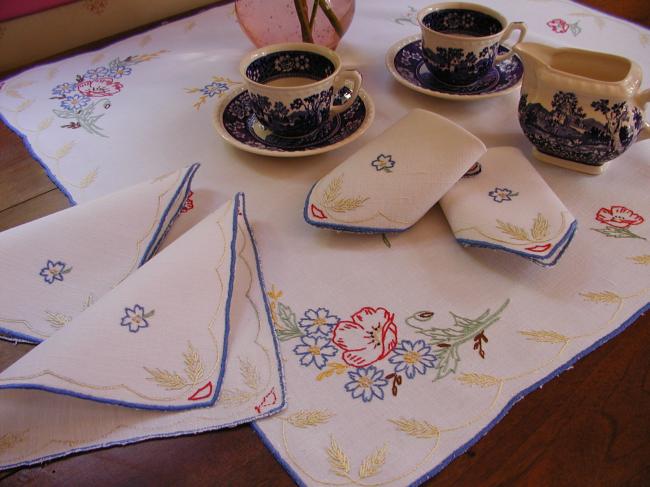 So sweet hand emboidered tea service with its 4 napkins, flowers and wheat ears