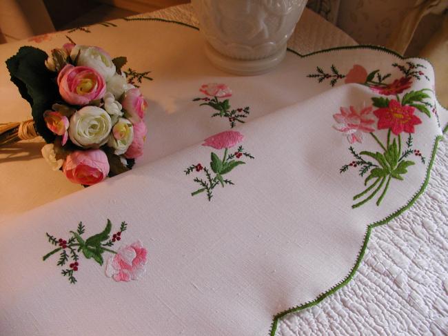 So adorable tablecloth with hand-embroidered bunches of flowers