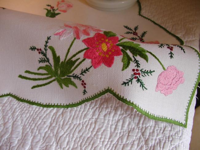 So adorable tablecloth with hand-embroidered bunches of flowers