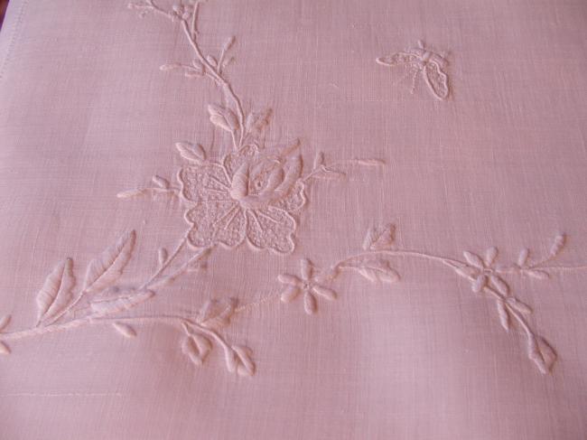 Wonderful Pinã tablecloth with hand embroidered flowers and drawn thread works