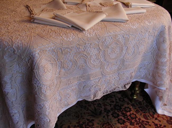 Absolutely breathtaking banquet tablecloth & its 12 napkins in Venezia lace