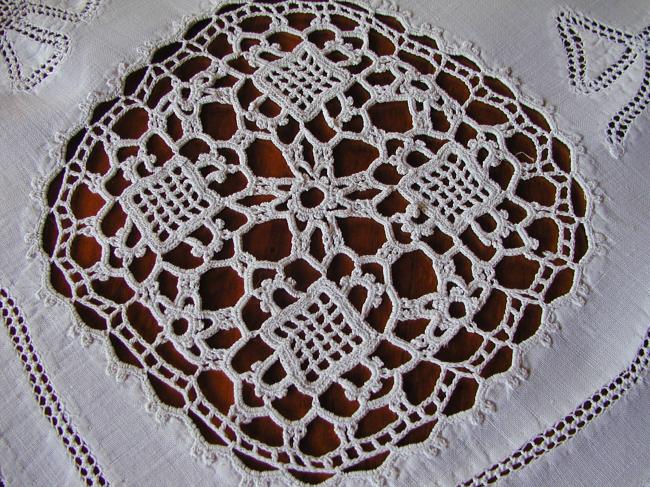 Magnifique centre de table ajouré et dentelle de crochet de Milan d'art 1900