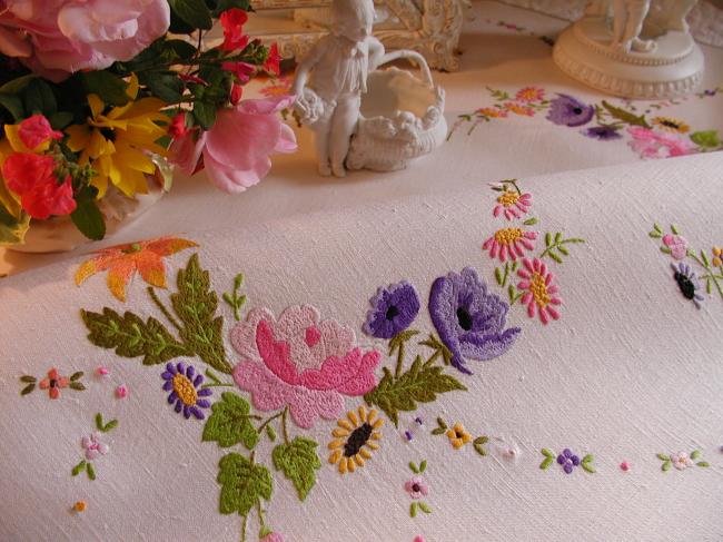 So sweet  tablecloth with hand-embroidered bunches of flowers