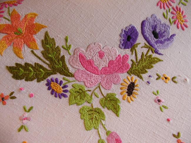 So sweet  tablecloth with hand-embroidered bunches of flowers