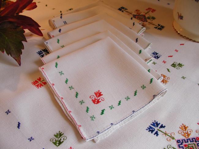 Gorgeous  tablecloth & 6 serviettes in Norvegian hand embroidery