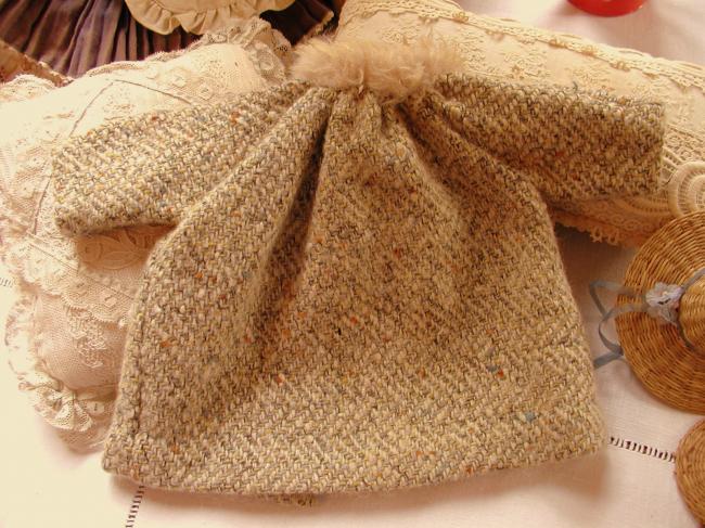 Joli manteau de poupée en laine avec col de fourure 1950
