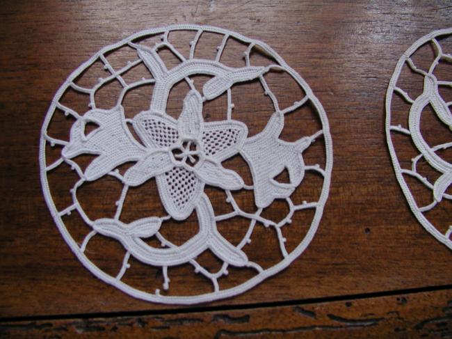 Marvellous set of 6 coasters in  hand made Venezia lace