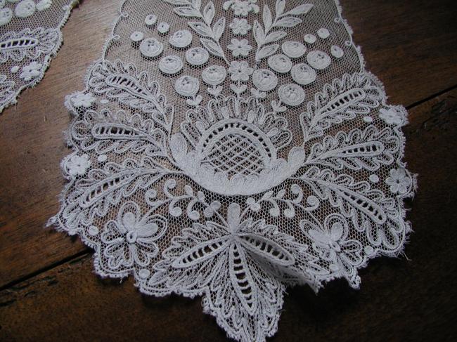 Gorgeous scarf in net lace with lovely white embroidery 1890