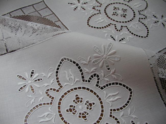 Breathtaking tablecoth with white embroidery and fine filet lace