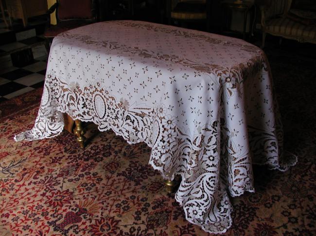 Exceptional banquet Madeira tablecloth with embroidered Autumn flowers