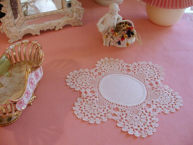 So charming victorian doily with Irish guipure lace 1900