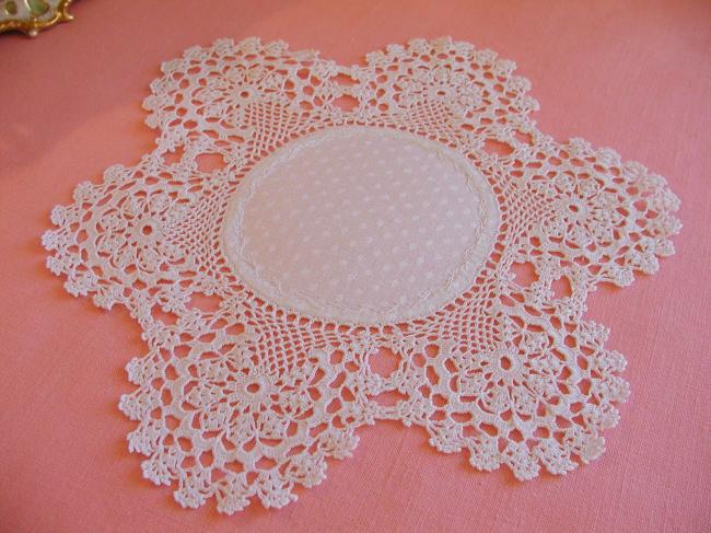 So charming victorian doily with Irish guipure lace 1900