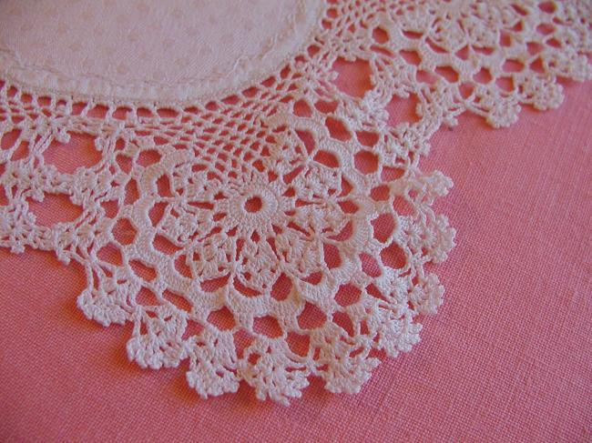 So charming victorian doily with Irish guipure lace 1900