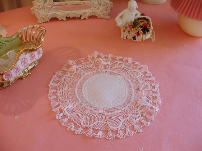 So sweet edwardian hairpin lace doily 1900