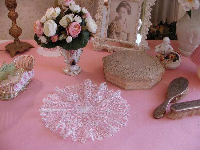 Lovely edwardian hairpin lace doily 1900