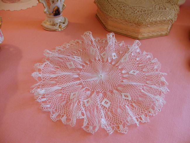 Lovely edwardian hairpin lace doily 1900