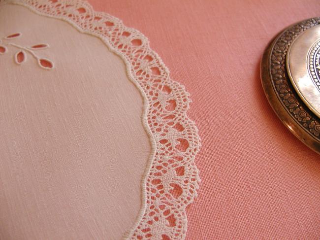 Lovely round doily in Richelieu open work and little lace